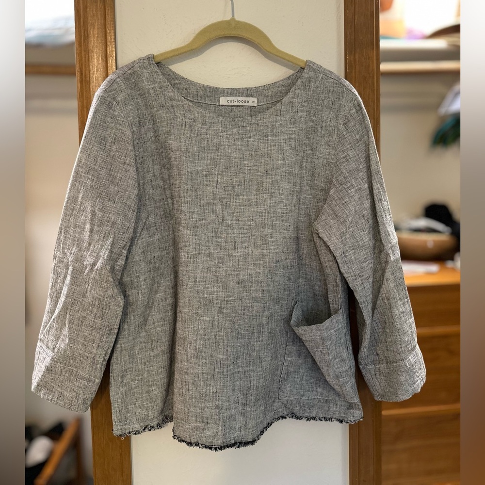 Cut Loose Textured Gray Linen Top